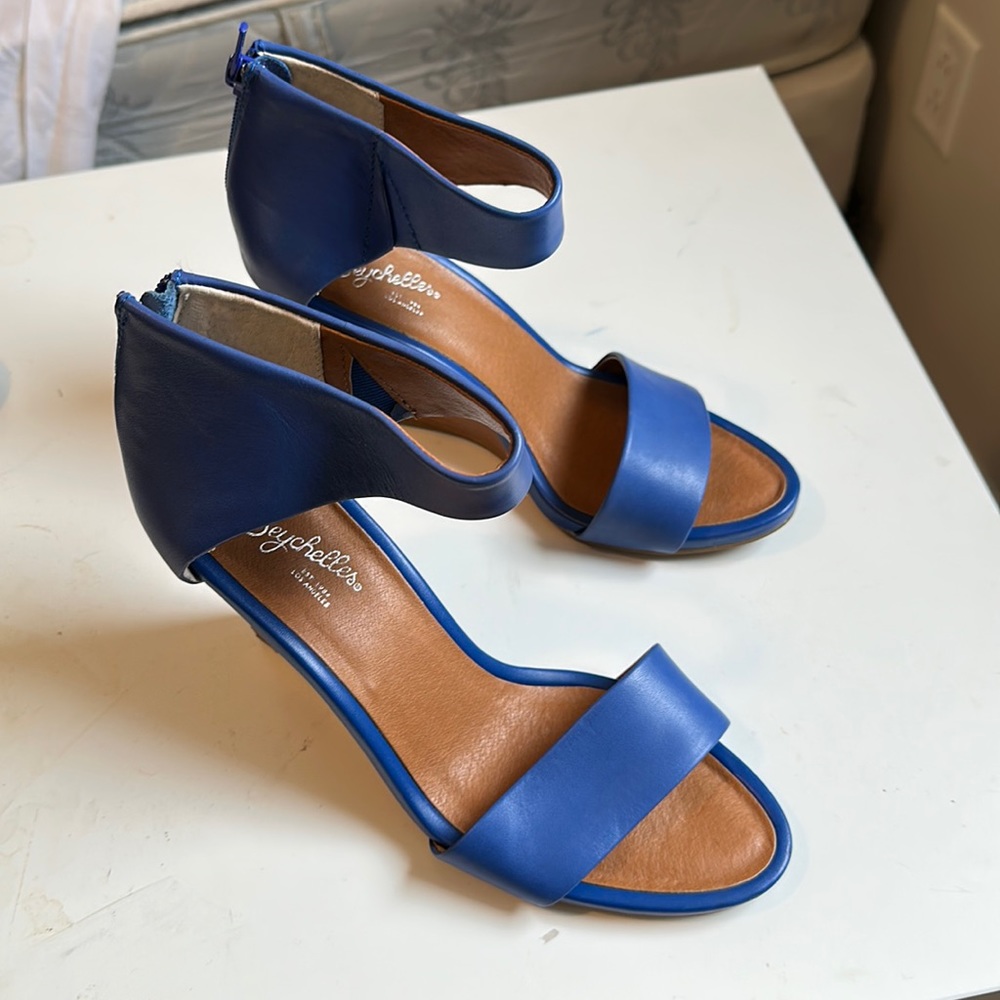Seychelles blue wedge pump